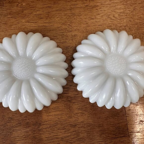 Vintage Hazel Atlas Daisy Glass Candle Holders Pressed Glass Floral Pair Wedding - Picture 7 of 7